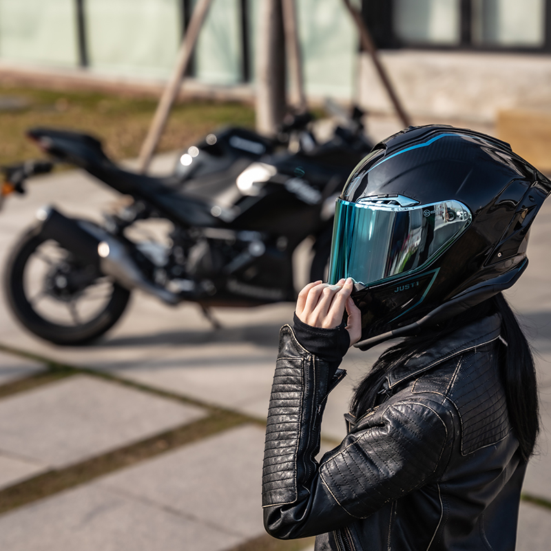 意大利just1摩托车头盔碳纤维机车全盔四季跑盔防雾赛车大尾翼盔 if r