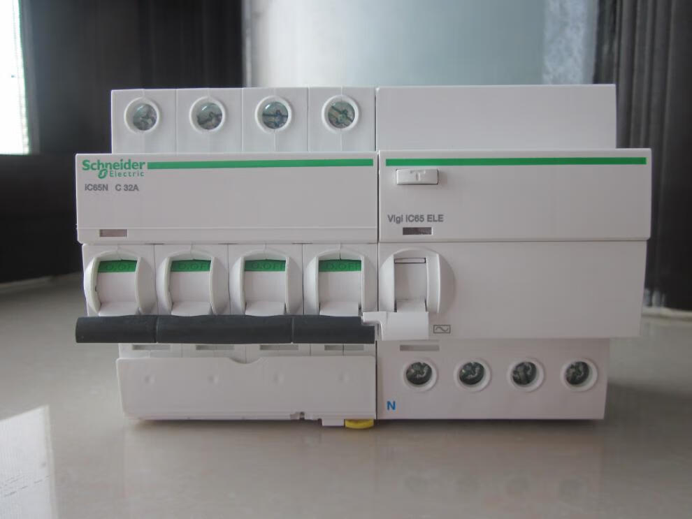 定制空气开关断路器a9 ic65n三相四线3p4p带漏电保护器双极1p2p 2p