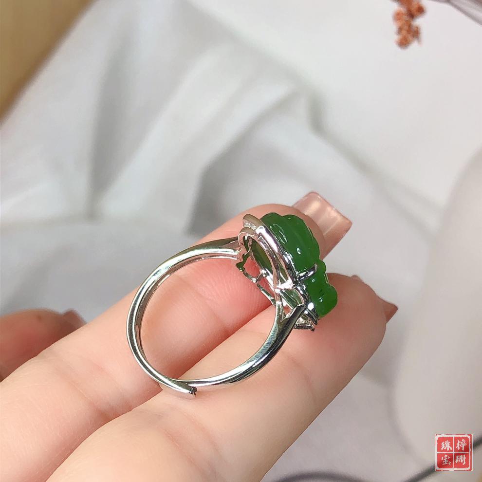 商品介绍 戒指托材质为925银 玉石为和田碧玉 戒指活扣/可调节 带证书