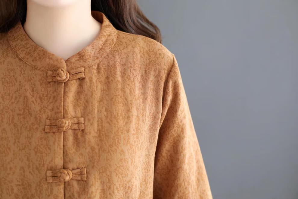 素订棉麻女装官方素素杭州秋冬复古提花盘扣连衣裙女立领长袖收腰加厚