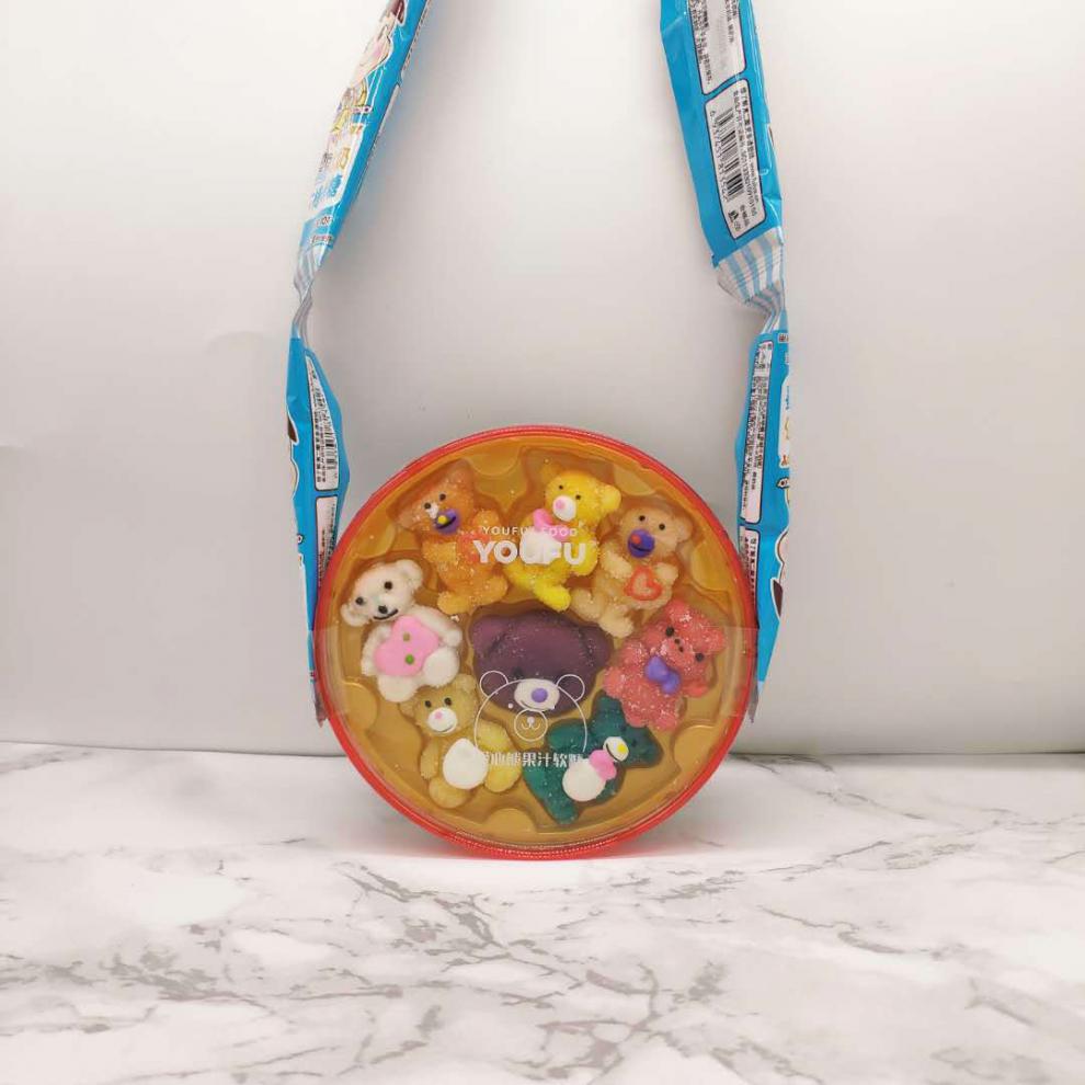 零食背包个包包阿尔e卑斯不b二家棒棒糖加ad钙奶旺仔牛奶连起来糖果