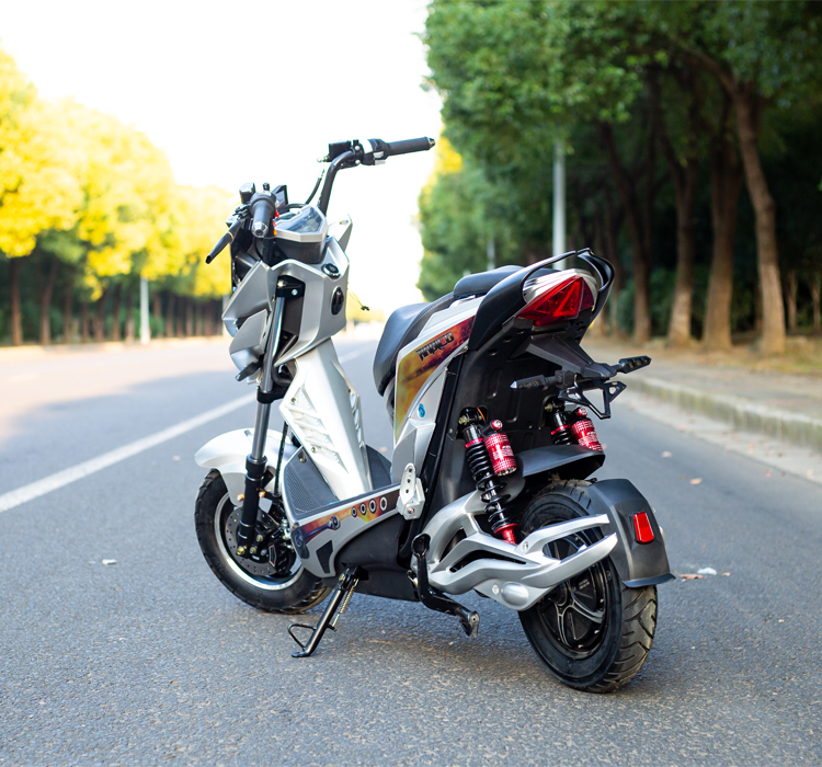 极客电动车x战警踏板电摩战狼电瓶车男改装新款高速72v电动摩托车必在