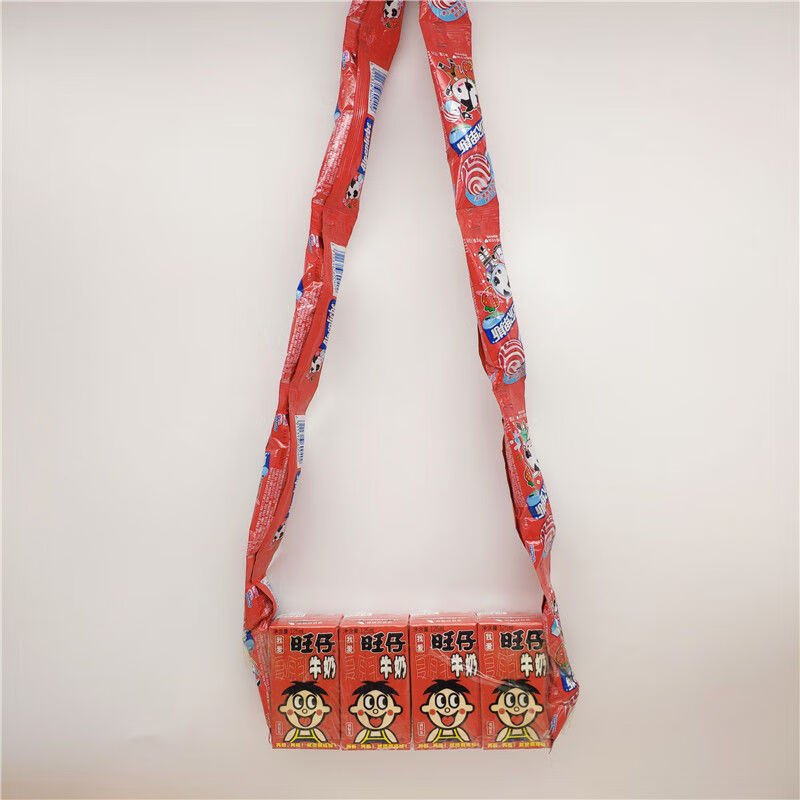 零食做的背包个包包阿尔卑斯不二家棒棒糖加ad钙奶旺仔牛奶连起来糖果