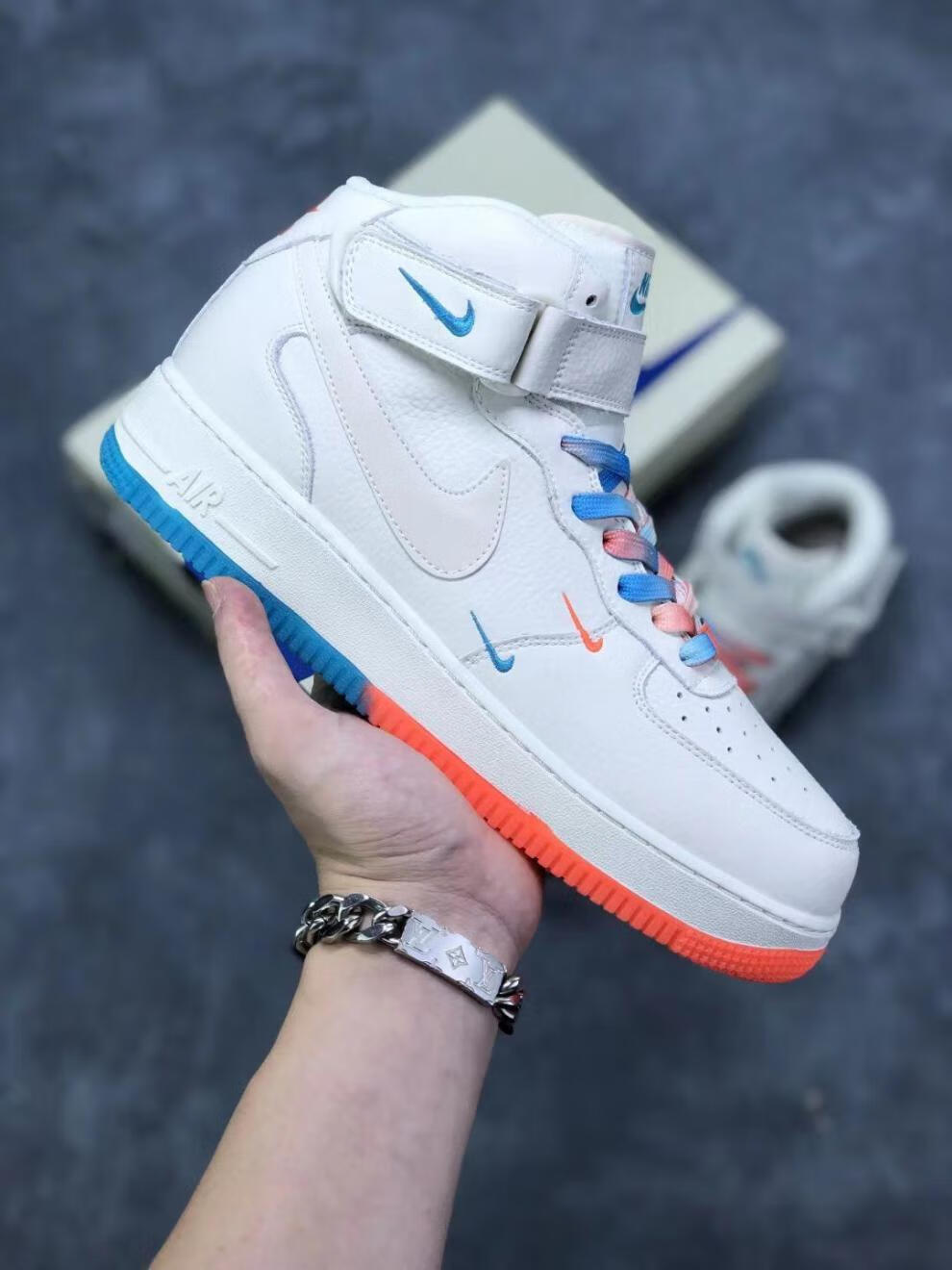 纯原af1空军一号权志龙联名双钩男女中帮休闲板鞋情侣学生运动 联名