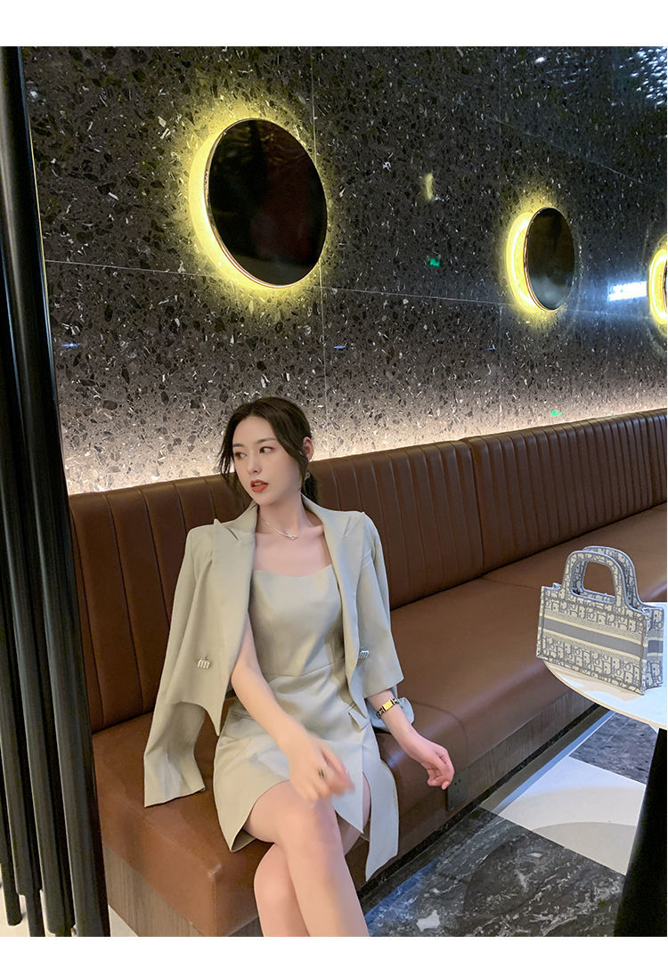 2022秋季纯色短款小西装外套气质套装女收腰吊带连衣裙御姐两件套白色