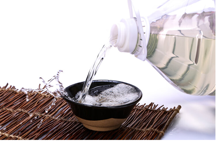 云南散酒50度玉米酒散装自酿纯粮食白酒2l桶装苞谷酒高度泡酒专用透明