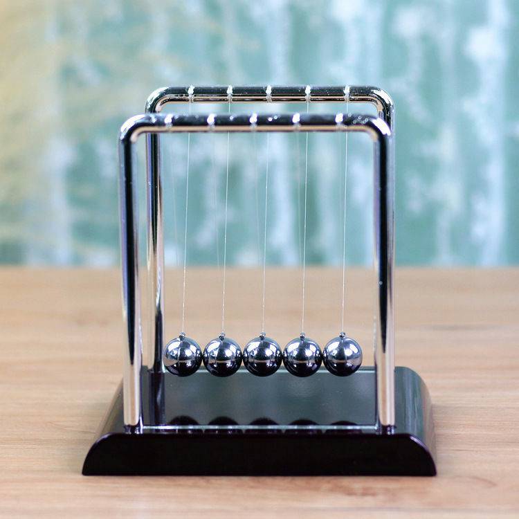 牛顿摆锤牛顿碰撞球摇摆球撞击混沌摆摆锤黑底座精品创意桌面装饰摆件