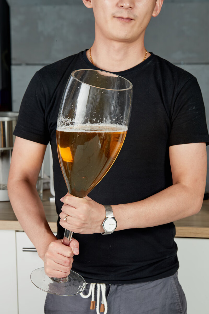 扎啤啤酒杯大号巨型超大英雄杯高脚啤酒杯玻璃特大3000ml扎啤杯大号红