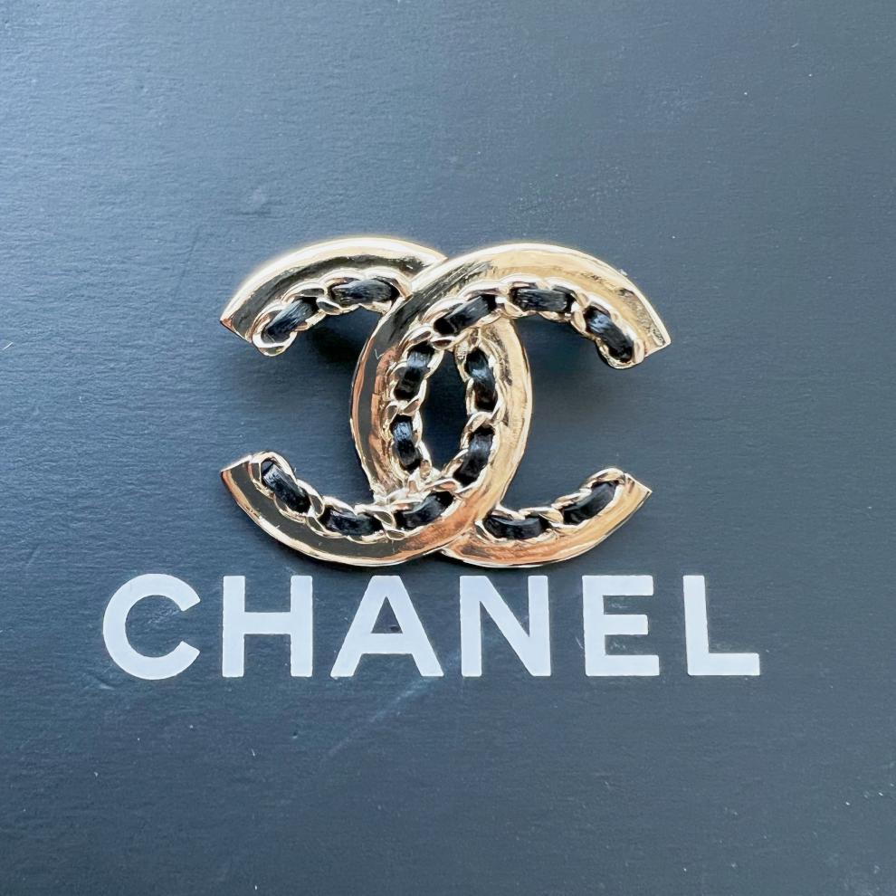 chanel香奈儿 女胸针 22年新款 双c小巧皮穿链胸针【图片 价格 品牌