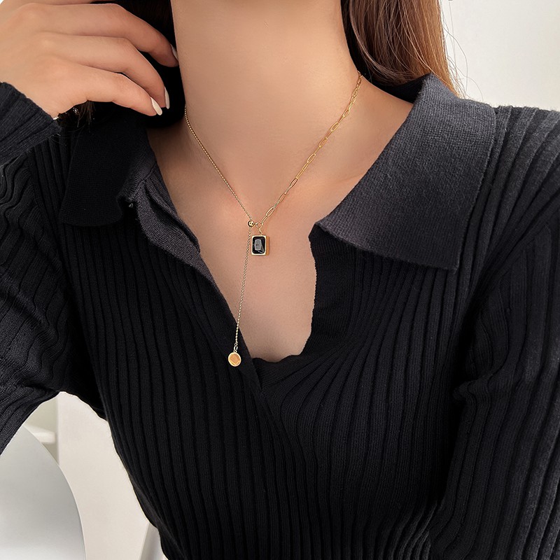 素聚2022简约黑色方块锁骨链时尚通勤感钛钢项链气质颈链女黑色方块抽
