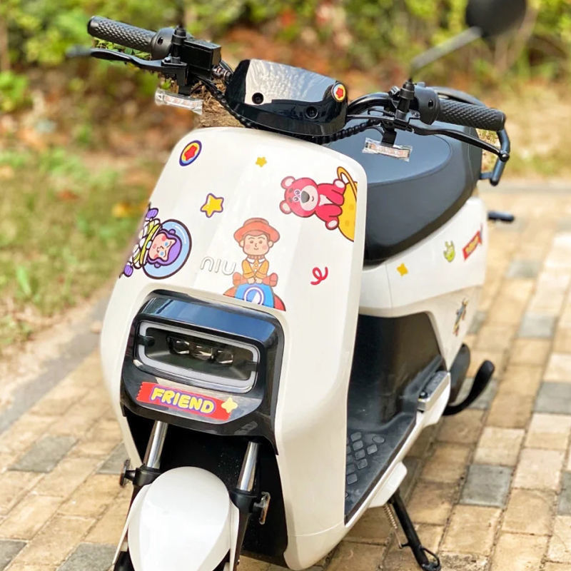 卡通可爱玩具总动员电动车贴纸雅迪q6m6遮挡车身划痕装饰防水贴画总