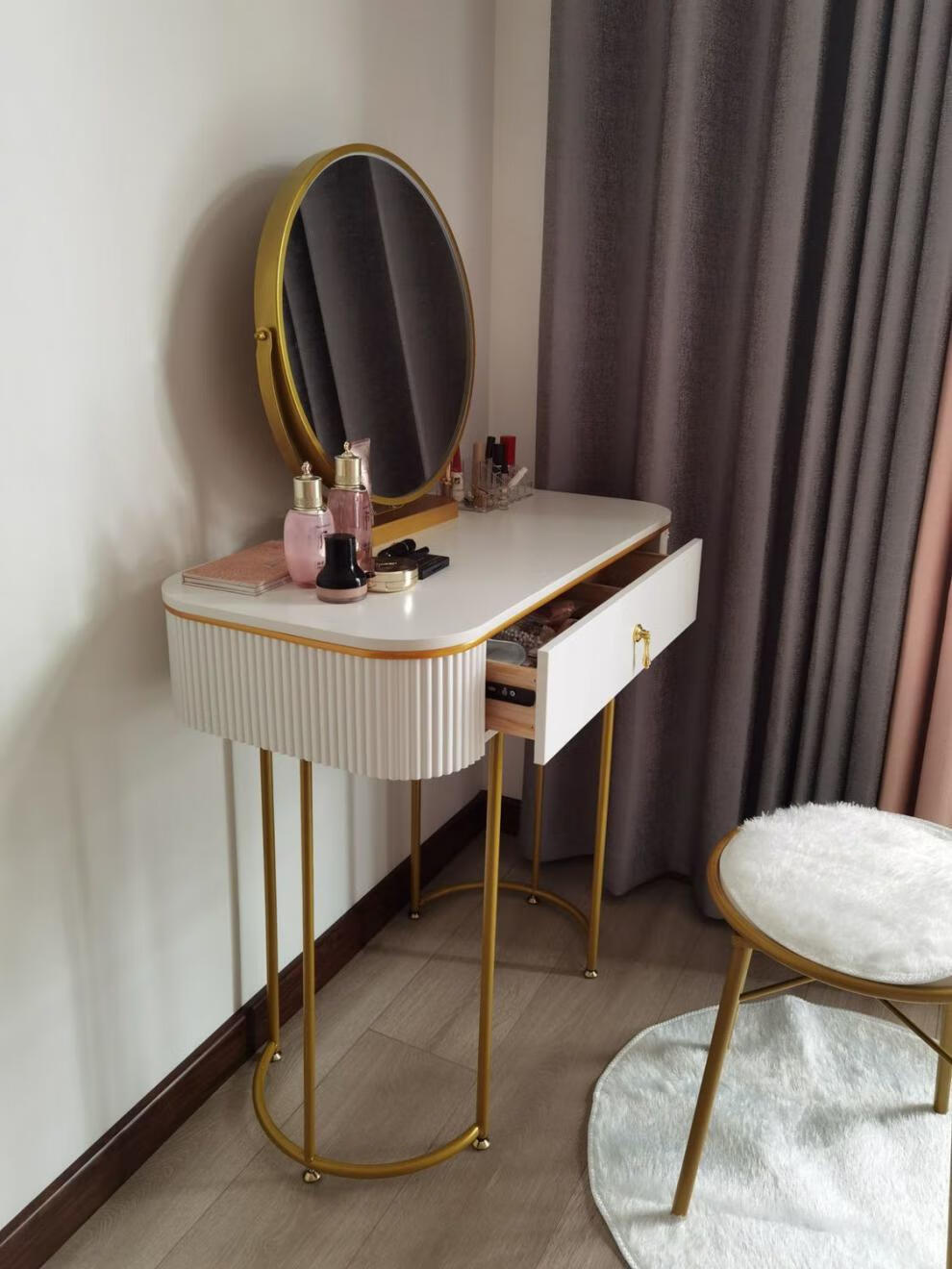 欧旭瑞梳妆台卧室现代简约北欧梳妆台网红ins风化妆台小户型多功能带