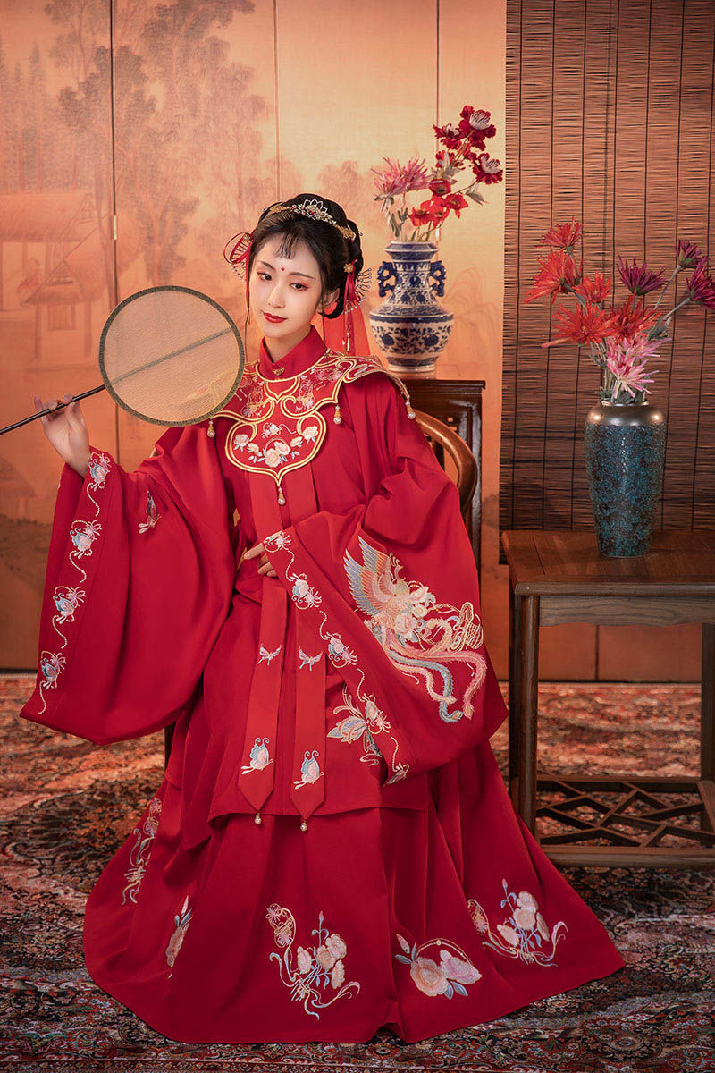 凤冠霞帔古装婚服余生原创明制立领长袄马面裙红色重工刺绣云肩汉服女