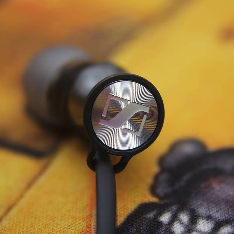 森海·塞尔木馒头 momentum in-ear 木馒头耳机苹果 9至95新黑红色换