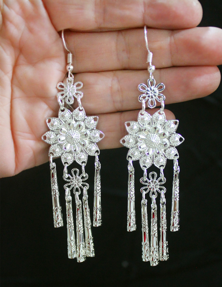 少数民族耳环新款银饰头饰苗族舞蹈演出佩戴夸张新款苗族银饰耳串