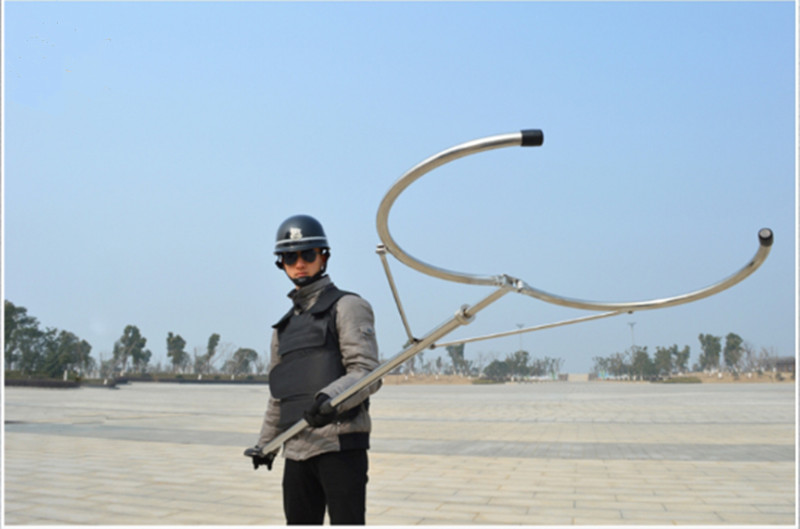 雅恪尚新款保安防暴伸缩钢叉学校伸缩抓捕救援器自动锁腰钢叉幼儿园