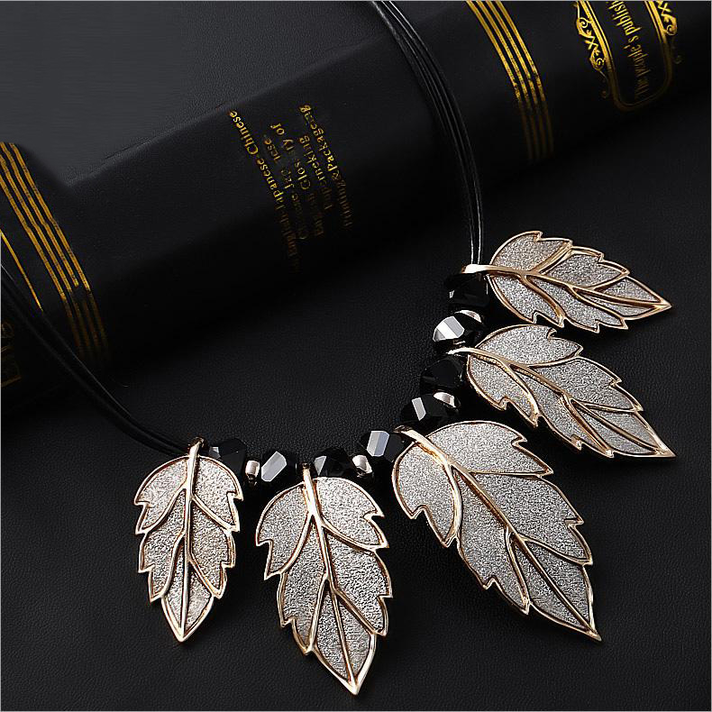 娅索韵新款时尚简约款百搭水晶树叶项链多层黑绳锁骨链欧美短款g4012