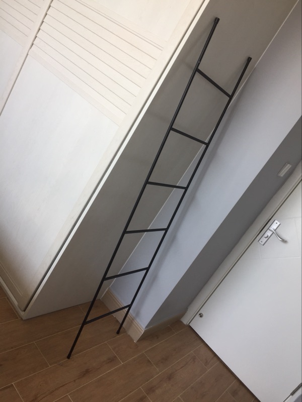 f北欧毛巾架落地式免打孔卫生间黑色浴室架卧室梯子装饰靠墙挂衣架