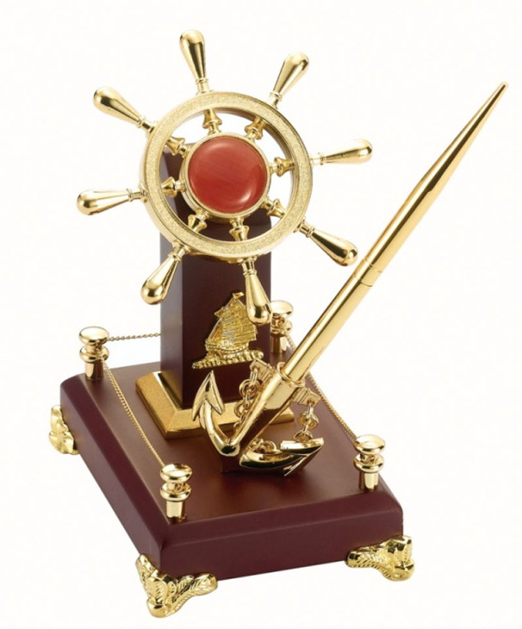 非凡领航舵轮加时尚万年历,实用便签座,共赢握手复古笔筒,更是美之盛