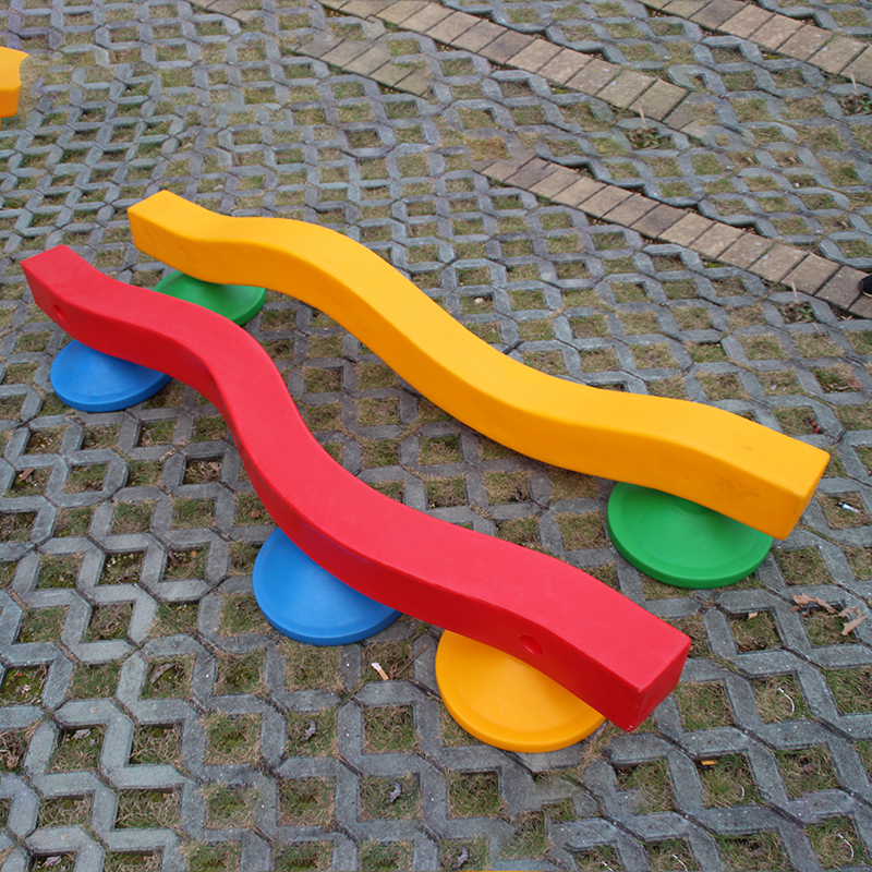 不舍天真感统训练器材s平衡台早教塑料s平衡木左右上下木制独木桥