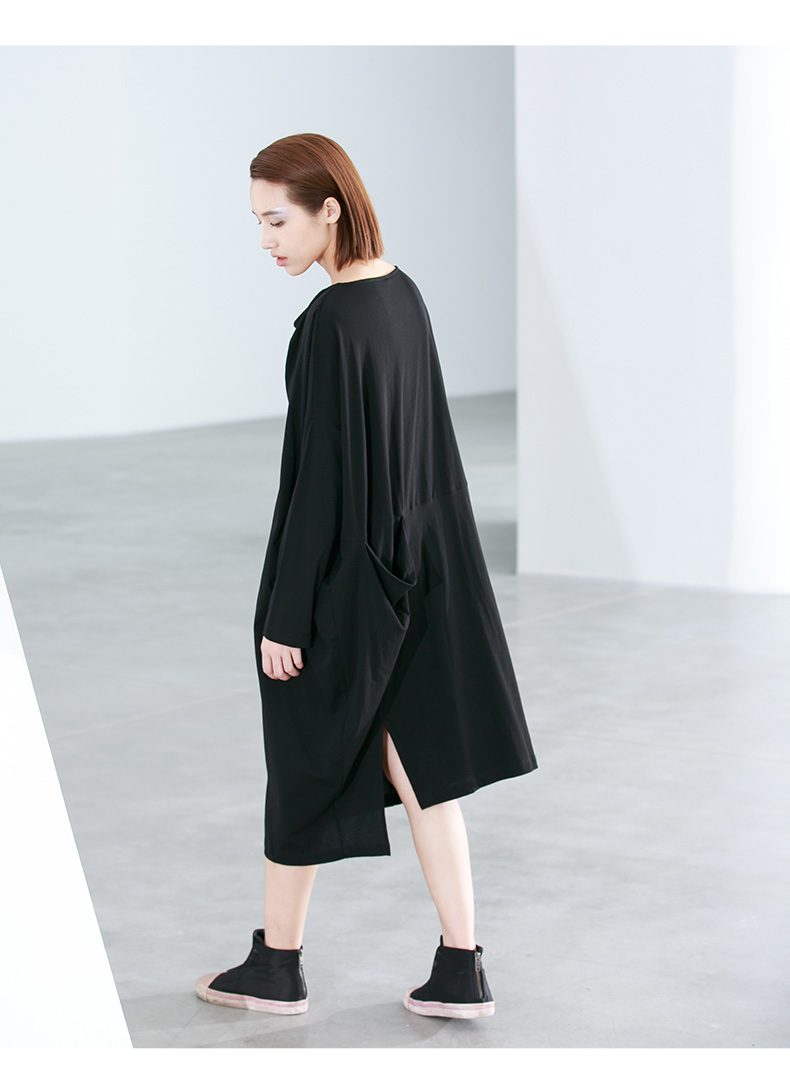 ybs原创设计 2017秋装新款宽松堆堆领o字廓形显瘦多布开衩连衣裙 黑色