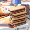 Orion Korea imported chocolate sandwich biscuits 125g sandwich biscuits hazelnut sandwich snacks casual black chocolate wafer