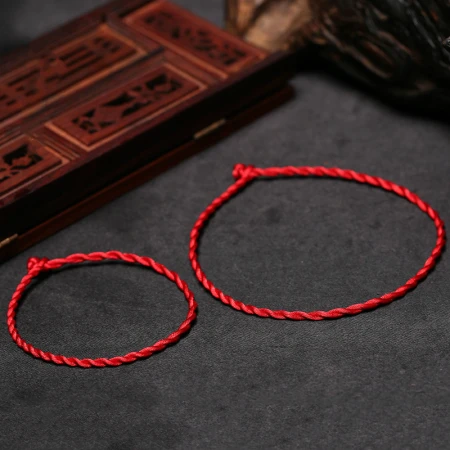 Anklet for men and women, Japanese and Korean version, simple hand-knitted red rope bracelet, lovers' natal year anklet, about 25 cm, can be shortened by yourself + pink gift box