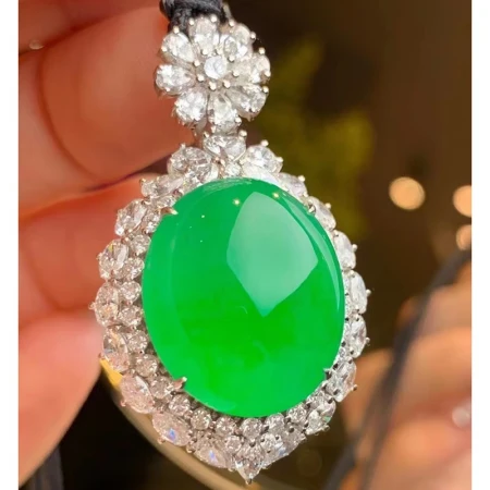 Heart Puppet Jade Burmese Ice Seed Sun Green Jade Buddha Pendant 18K Gold Inlaid A-quality Jade Full Green Egg Surface Pendant Safe and Well Brand Jade Pendant Gold Branches and Jade Leaves Gift Violet Contact customer service to choose the product, the final payment is 4000