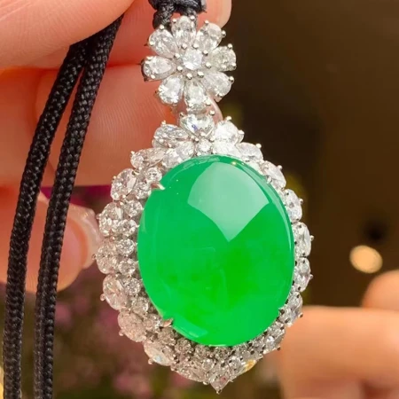 Heart Puppet Jade Burmese Ice Seed Sun Green Jade Buddha Pendant 18K Gold Inlaid A-quality Jade Full Green Egg Surface Pendant Safe and Well Brand Jade Pendant Gold Branches and Jade Leaves Gift Violet Contact customer service to choose the product, the final payment is 4000