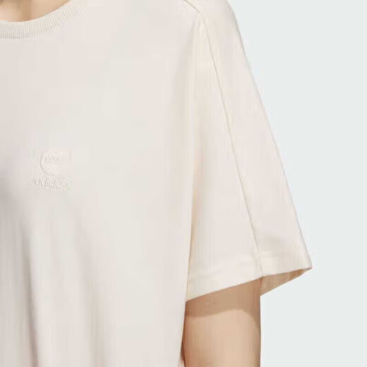 阿迪达斯 （adidas）短袖女士2025夏季新款休闲半袖跑步运动服健身训练简约百搭T恤 IP3897 帆白 M