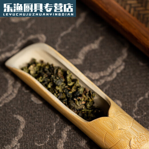 Baichunbao tea is made of bamboo, which is a Zen-like bamboo root. Small-sized tea is made of bamboo carvings. The tea utensil is used to enjoy the tea. The tea box is divided into teaspoons. The tea is carved with floral tea.
