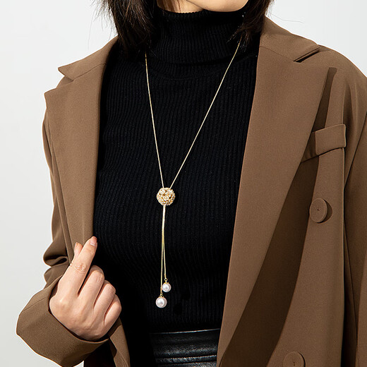 Challe de fleur Qlady Chaîne Chain de femme Long Collier Tempérament pour femmes Tempérament High-Und Pendants Pendants Light Luxury Pendant Gift