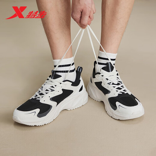 Xtep Yuebu丨Men's Sports Casual Dad Shoes Autumn and Winter Warm 2025 New Leather Mesh Anti-Slip Wear-Resistant Shoes for Men