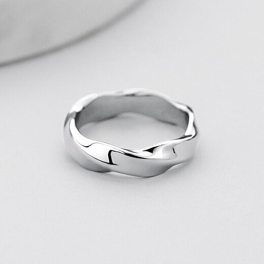 Cai Leia titanium steel Möbius ring ring for men, trendy niche design, men's single ring, simple and personalized student tail ring, titanium steel non-fading endless ring