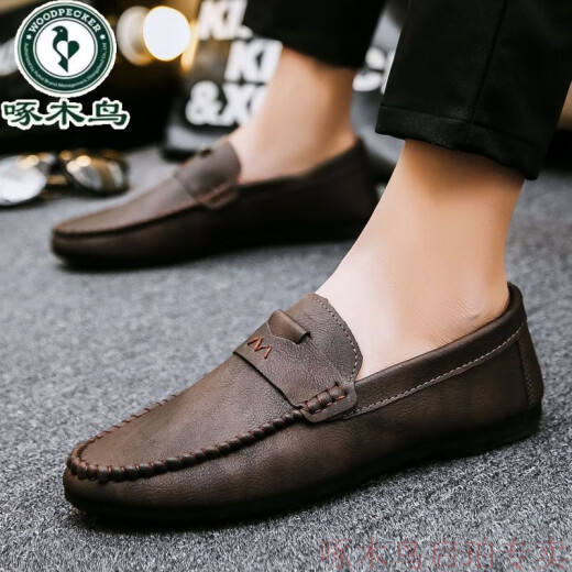 Zapatos de hombres de lujo de Light Light de carpintero 2025 Nuevos zapatos Doudou de cuero de moda para hombres Zapatos casuales de estilo para hombres Corea de cuero casual de cuero D826 Negro 44