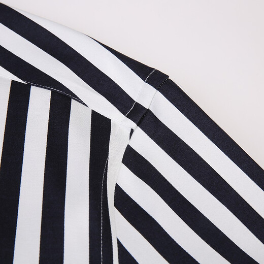 Talentiertes Yijia Schwarz-Weiß vertikal gestreiftes Hemd Herren-Langsamen trendy hübsches Frühling Slim Cotton Free Bügelgeschäft Casual Herren Fashion Shirt Navy Blue Striped CZLX5009 42/2xl/180
