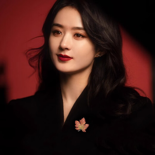 Core luxury French retro red maple leaf brooch women's high-end exquisite chest brooch temperament niche coat chest accessories red maple leaf brooch