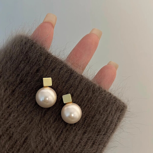 DAISY DREAM light luxury pearl earrings for women 925 silver needle high-end niche temperament earrings 2025 new hot style versatile earrings 925 silver needle pearl earrings