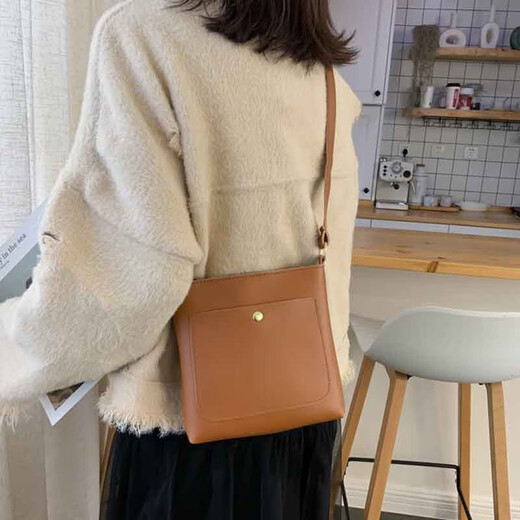 QUEEN TRIP popular texture crossbody niche women's bag 2023 new fashion single shoulder crossbody bag for women versatile ins small square bag trendy black