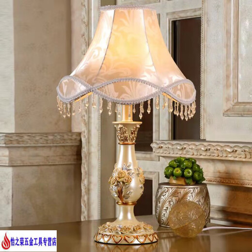 XMSJ Schlafzimmer Schreibtisch Lampe Nacht Lampe Europäischer Stil Pastoral Retro Klassisches amerikanisches Weißes Wohnzimmerstudie Bester Hochzeitsgeschenk 9928a Clivia Golden Lampenschildschalter Schalter