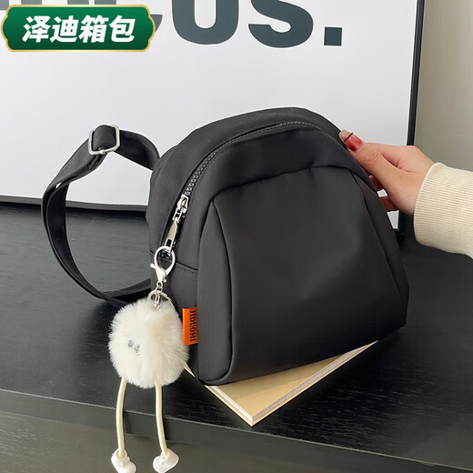 Yunluo Casual Nylon Stofftasche Frauen neue Volkswagen Schale Leicht und vielseitig große Kapazität Crossbody -Bag -Umhängetasche Schwarz mit Anhänger