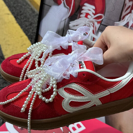 Hysmq Chaussures Accessoires de décoration Chaussure en dentelle boucle boucle de chaussures accessoires de fleurs femmes INS IMI imitation d'arc à perles blanches perlé (une paire)