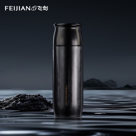 Espada voladora (feijian) taza de aislamiento de titanio puro separación de agua de té té té taza de agua estofada té de té de té consultorio de oficinas de titanio copa de titanio negro [con set de copa de piel de vaca] 390ml