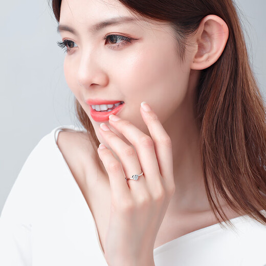 Chow Pak Fook Diamond Ring Women's 18K Gold Diamond Ring Proposal Wedding Ring Single Diamond Twist Arm Chinese Valentine's Day Gift for Girlfriend 30 Points Effect 8-Point Shape Diamond Ring