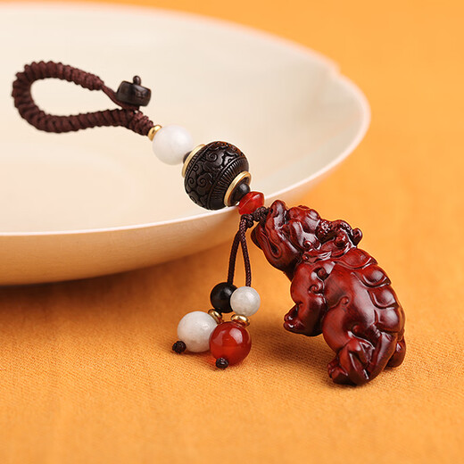 Yora pixiu pendentif petite feuille rouge santal santal pixiu chaire chaîne pour hommes clés de voiture accrochée