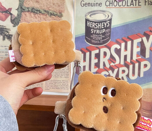 Jian Fei Biscuit Coin Purse Korean Cartoon Funny Creative Couple Card Holder Headphone Bag Cute Key Bag Small Purse Strawberry Coin Headphone Bag (can be used as a pendant)