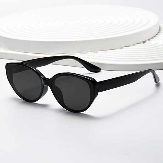 NOUVEAUX CATS HEURS HEURS HEET BLACK FIGNES DE PANDA SASHA Sasha Lunettes de soleil rétro européennes et américaines pour femmes verres anti-ultraviolets ultraviolets