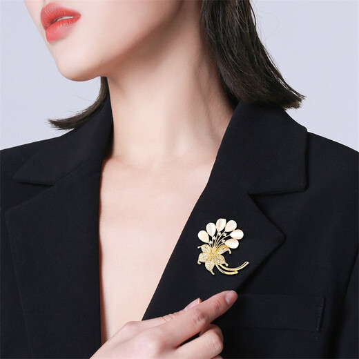 Qlady flower corsage brooch, high-end female brand, high-end pin accessories, National Day and Mid-Autumn Festival birthday gift for mother