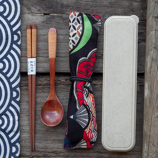 Japanese-style four-season environmental protection set chopsticks spoon fork cloth bag set winding wooden spoon chopstick set Japanese style portable tableware creative gift brown dot bag + chopsticks + spoon (brown) (wheat straw box)