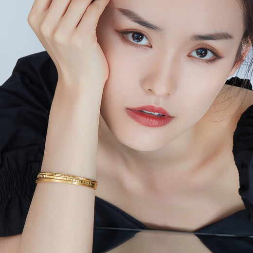Luk Fu Jewelry Foot Gold Suquan New Gold Bracelet Women's Solid Close-Odd Bracelet Gift Priced F63TBGB0035 56mm-18.70g (including labor cost 1,047 yuan)